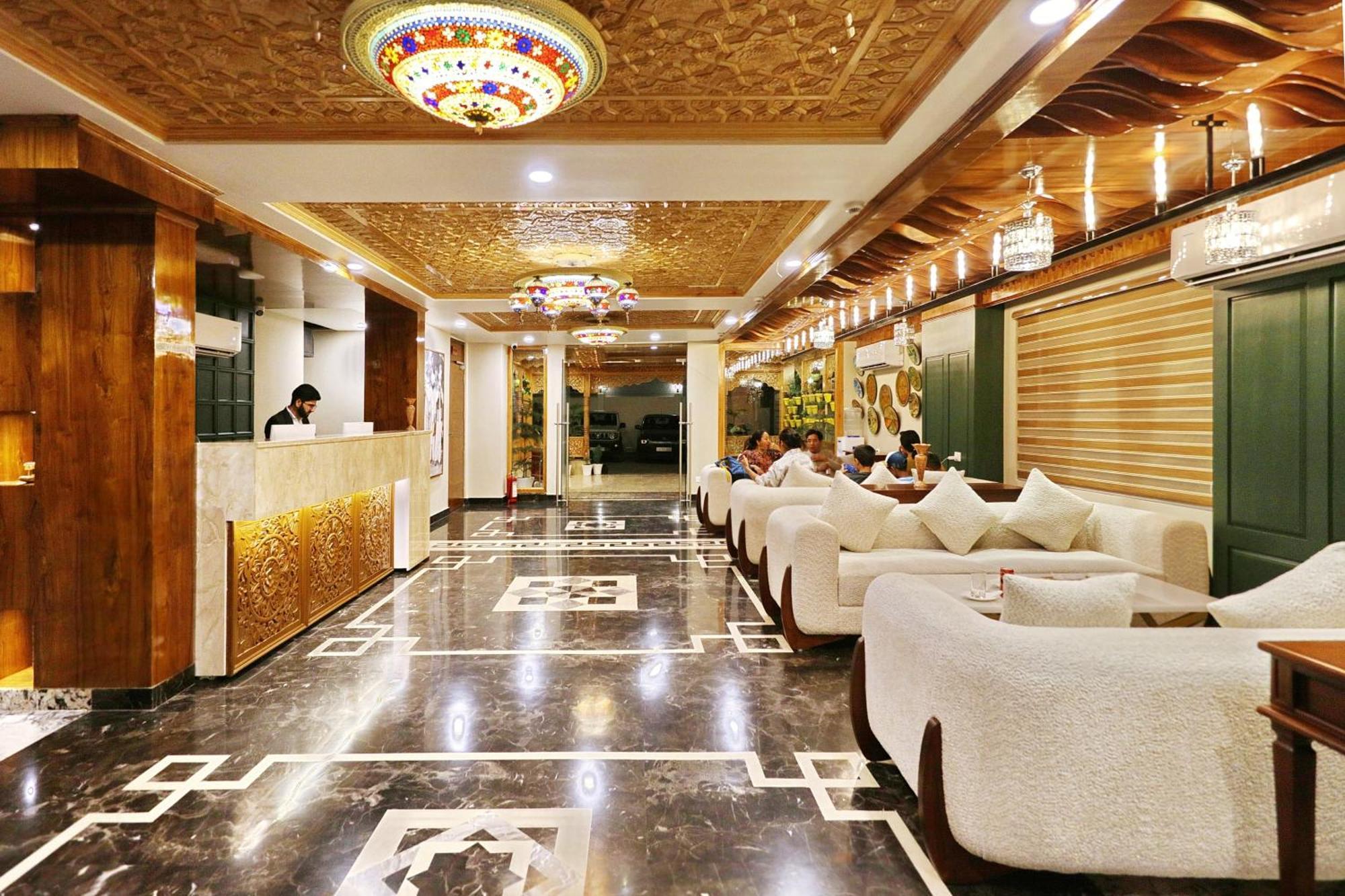 Hotel Blanco Srīnagar エクステリア 写真