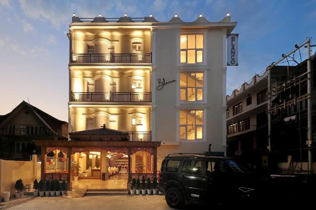 Hotel Blanco Srīnagar エクステリア 写真