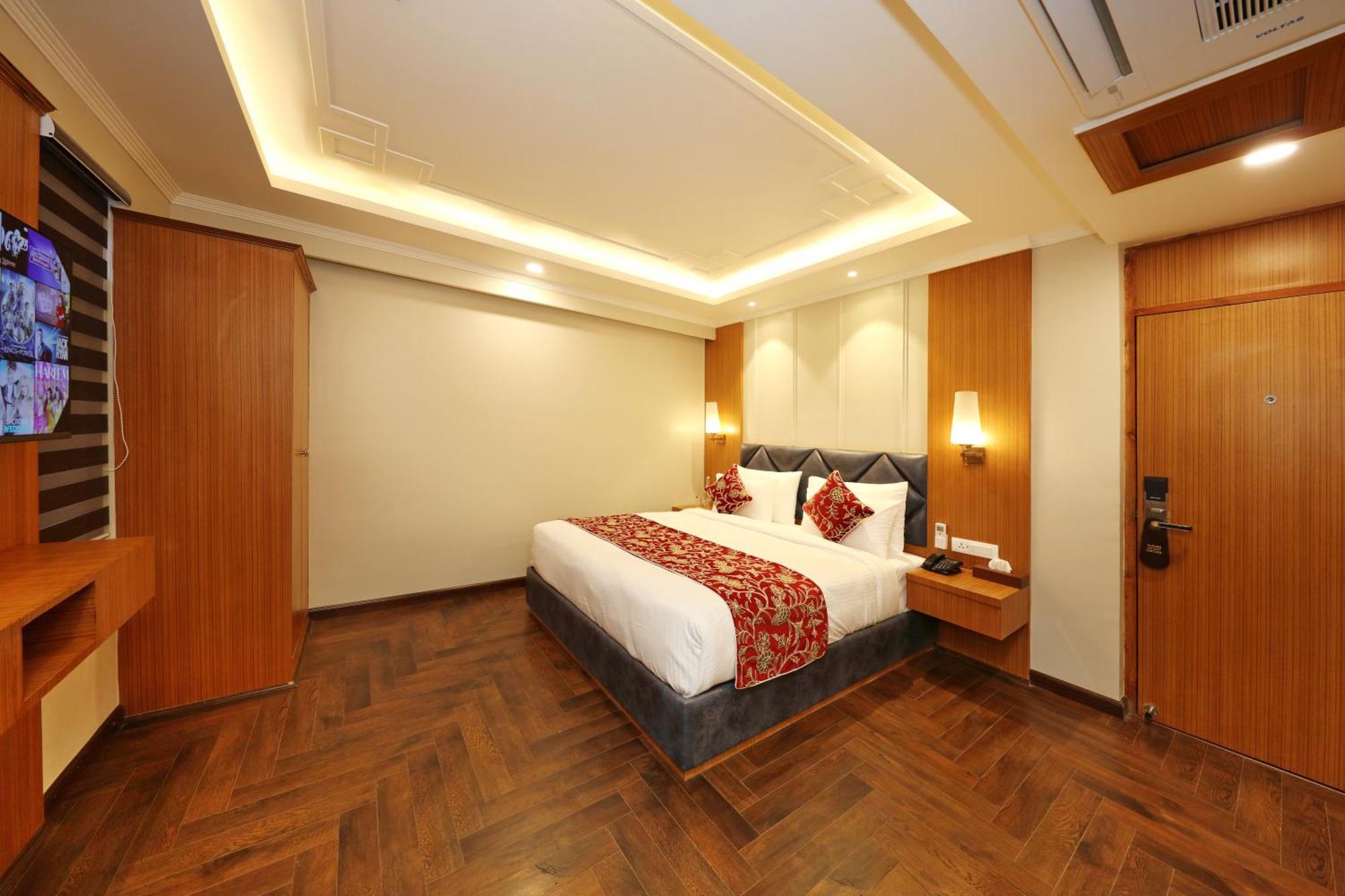 Hotel Blanco Srīnagar エクステリア 写真