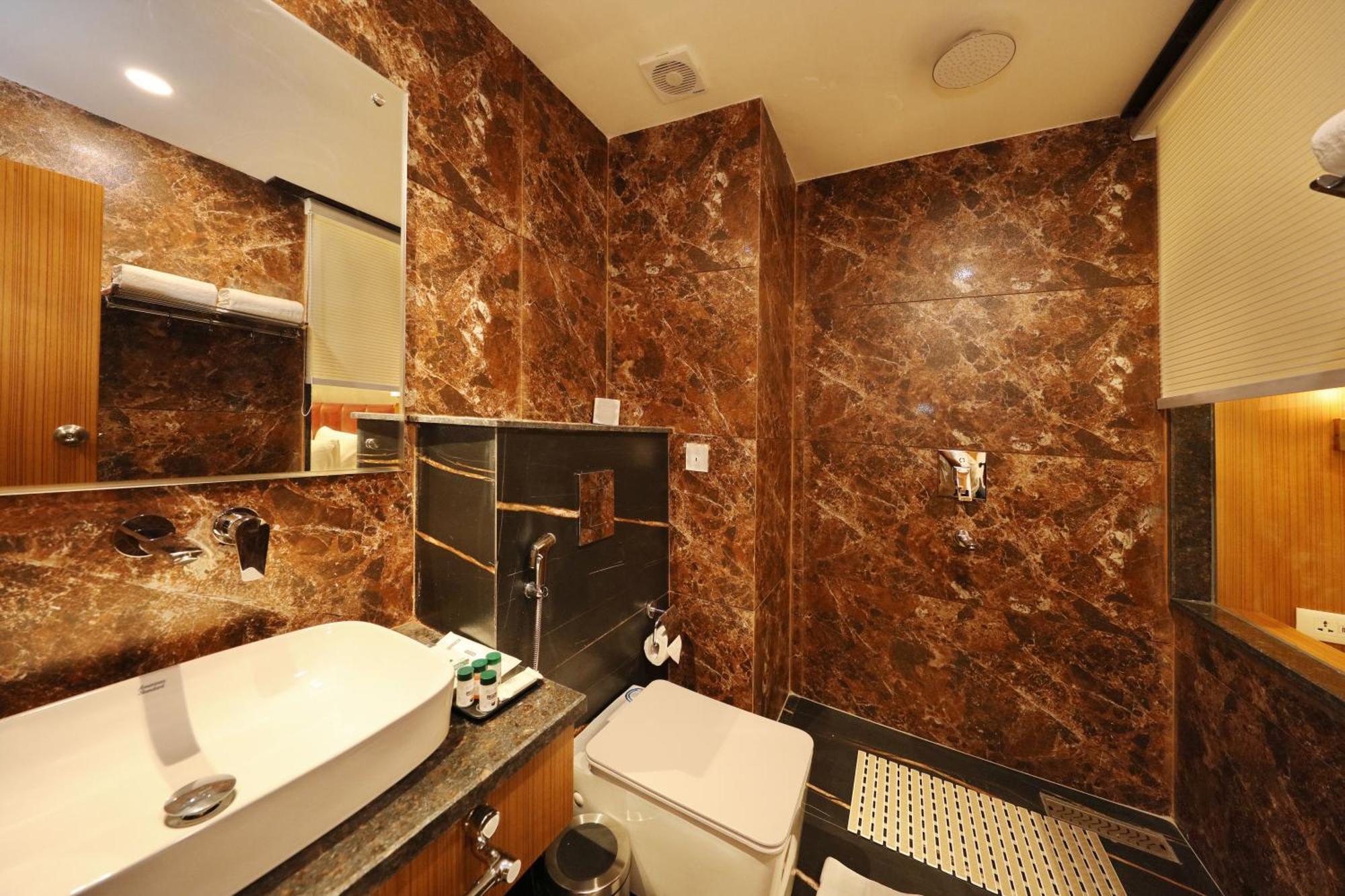 Hotel Blanco Srīnagar エクステリア 写真